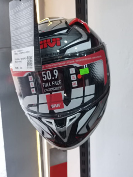 kapalı givi kask 